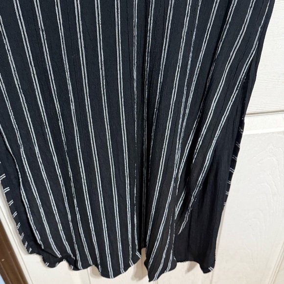 Nipon Studio Black and White Cardigan Sleeveless Slit on the side - Picture 7 of 10